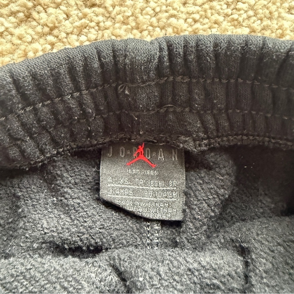 NIKE Air Jordan Kids Hoodie & Jogger Set Multicolor Fleece Pullover Size 4 Cozy - Picture 9 of 9